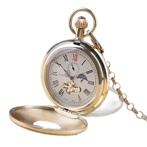 Relógio de bolso masculino em ouro com algarismos romanos e movimento mecânico elegante