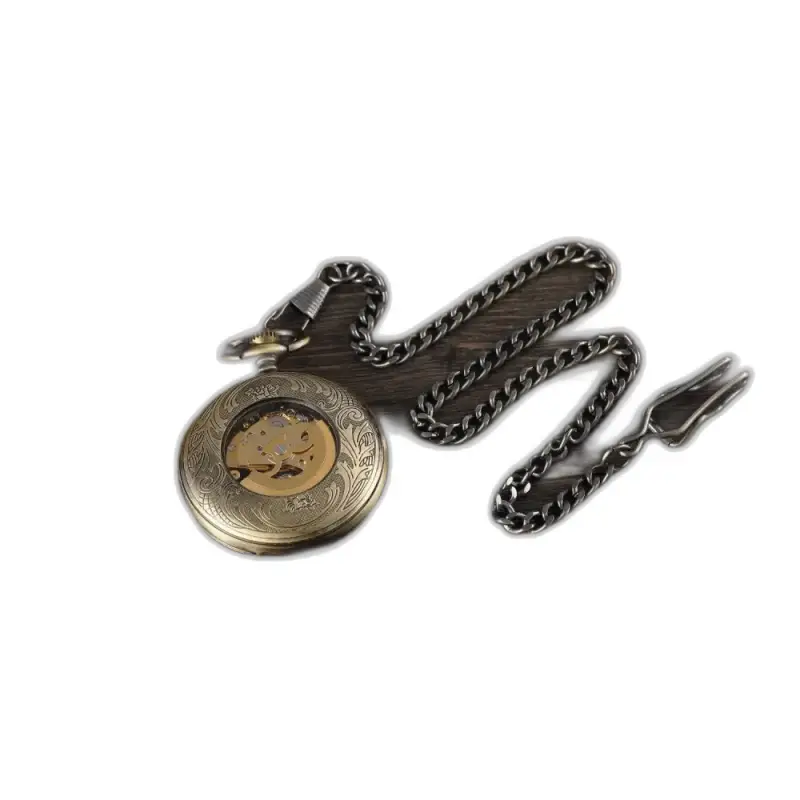 Relógio de bolso luxuoso ornamentado em relevo dourado, ideal para um estilo chique
