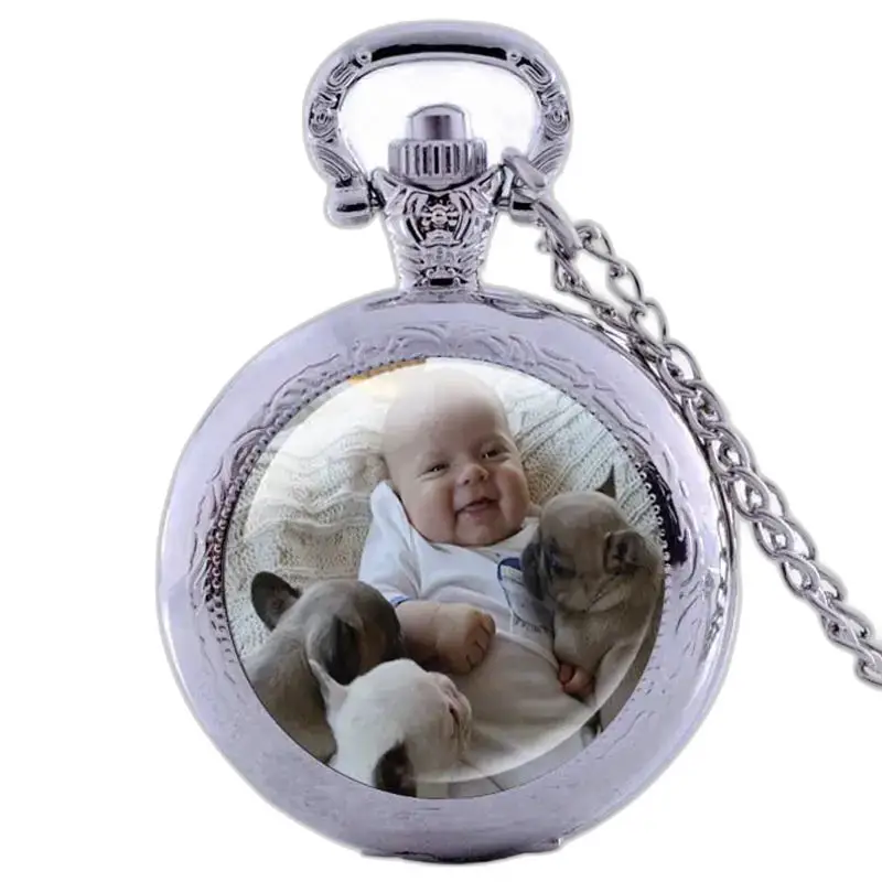 Elegante relógio colar personalizável com bebê e cachorrinhos em prata
