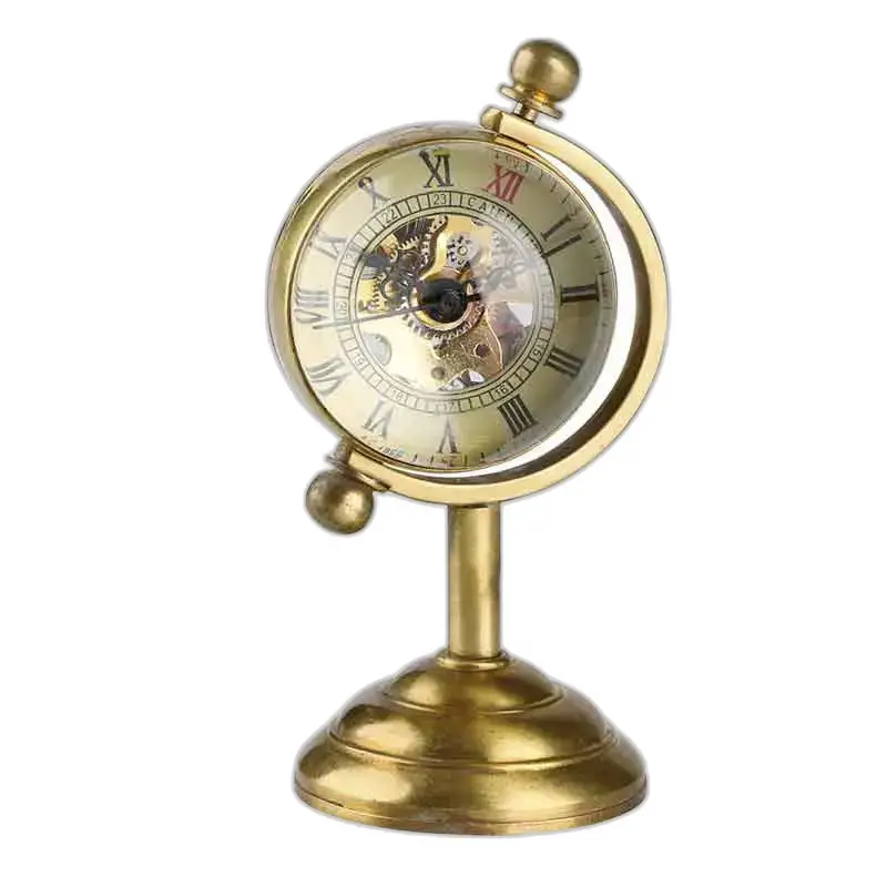 Relógio globo dourado com engrenagens, ideal para uma mesa globo elegante e luxuosa