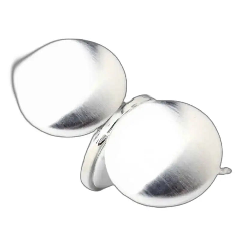 Brincos de prata com elegante relógio de bolso branco masculino